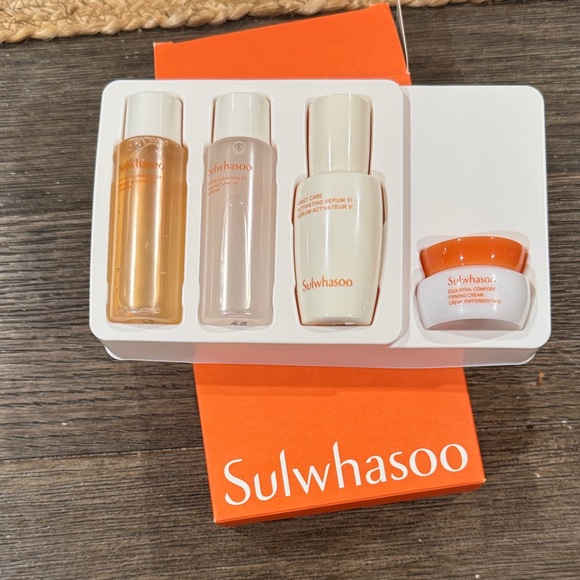 Sulwhasoo Skincare Set Lux brand 4 piece travel set NIB - Picture 1 of 3